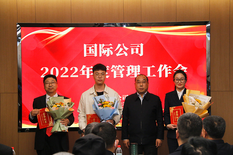 Deputy-Chairman-Cheng-Cunpan-Was-Awarding-the-Model-Individuals