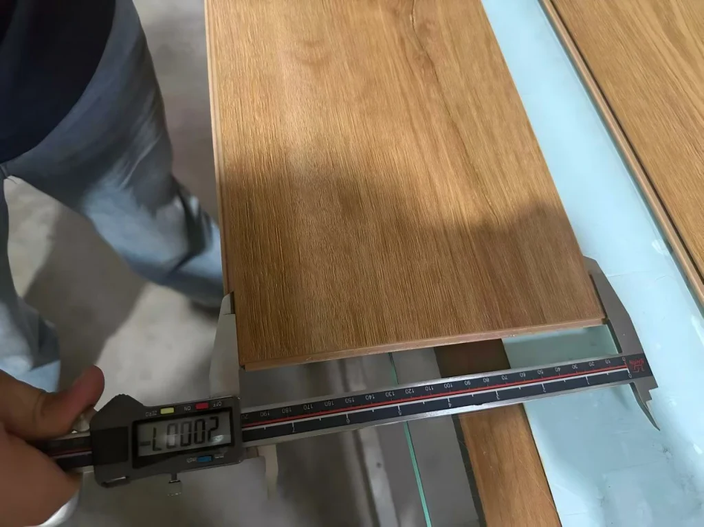 laminate-flooring-dimension-inspection-quality-control