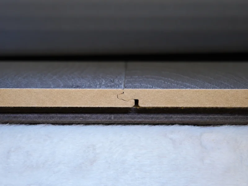 Cross-section of an HDF core used in laminate flooring, showing the fiberboard structure.